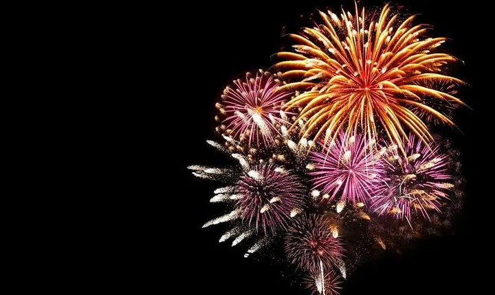 Fireworks and Open Bar in New Year's Eve Cruise in Lisbon