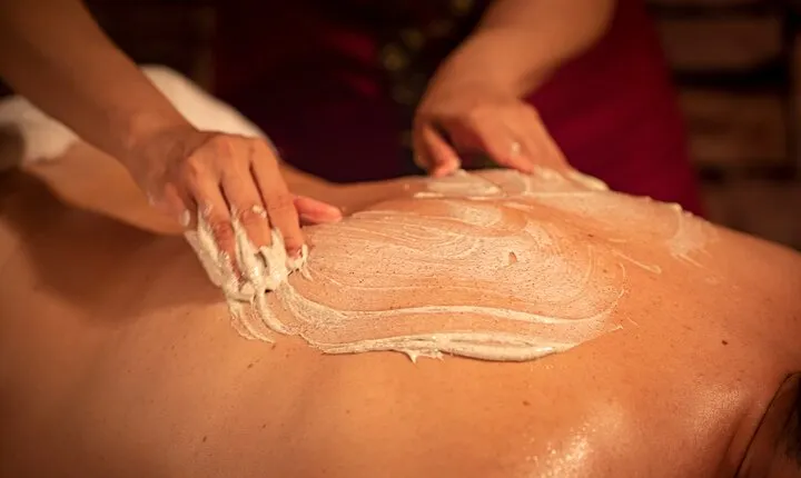 Exfoliating Treatment Body Scrub + Moisturizing Body Wrap 60 min THAI SPA MASSAGE