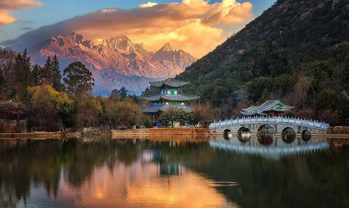 2-Day Private Lijiang Highlights Tour: Old Town, Snow Mountain, Show and More