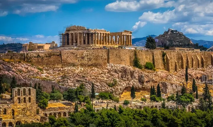 Private local tour of the Acropolis Hill and the New Acropolis Museum