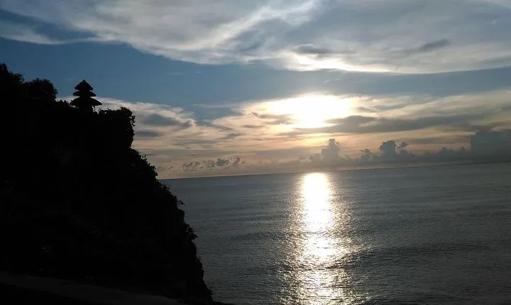 Uluwatu temple bali sunset tour