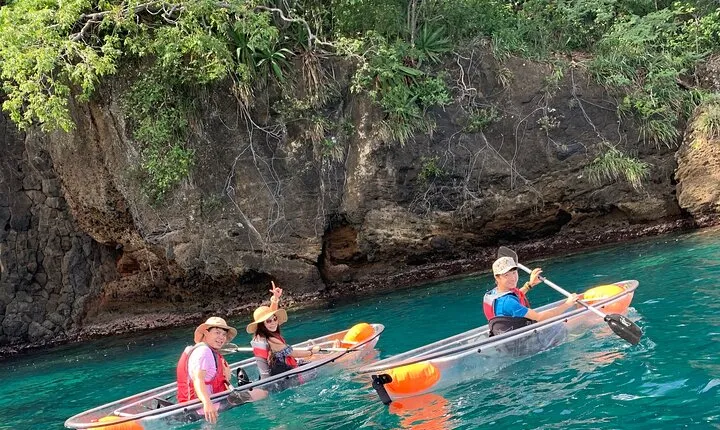 Crystal kayaking in St. Vincent - Siteseeing with Cass