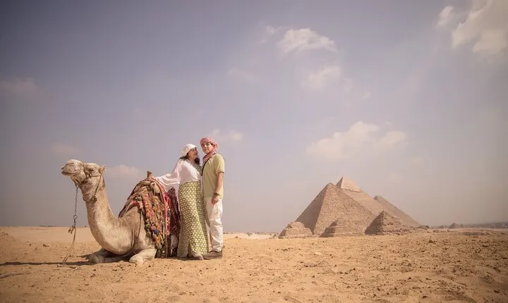 CAIRO LAYOVER EXCURSION TO GIZA PYRAMIDS SPHINX COPTIC CAIRO and BAZAAR