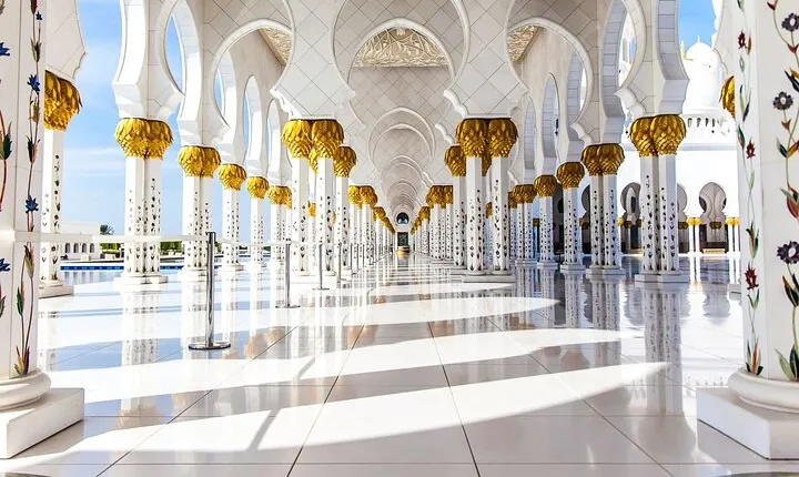 From Abu Dhabi Airport: Abu Dhabi Sightseen Tour & drop to Dubai