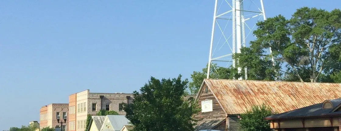 'Where The Walking Dead Lives' tour of Woodbury and Alexandria