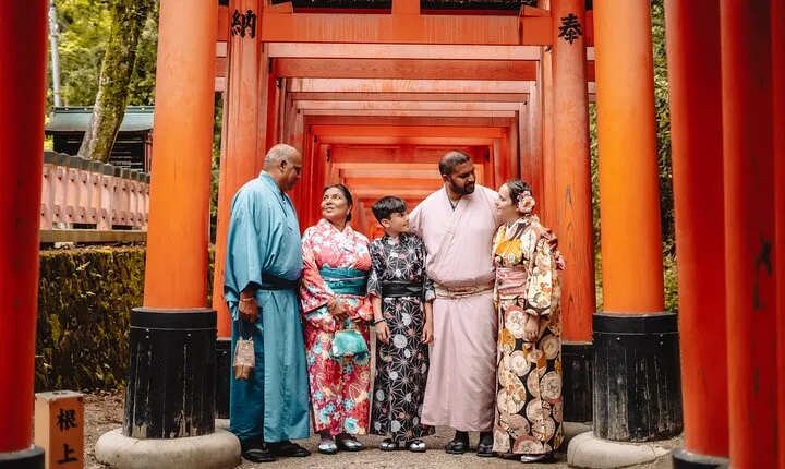 Exclusive Kyoto Essentials Tour with Professional Photography