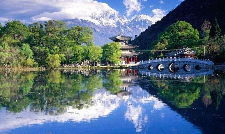 2-Day Private Lijiang Tour from Kunming: Old Town, Snow Mountain, Show and More
