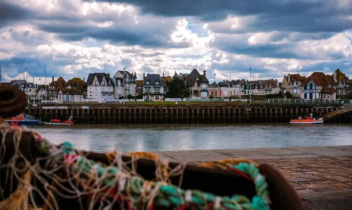 Private Paris Getaway Day Trip to Deauville and Honfleur