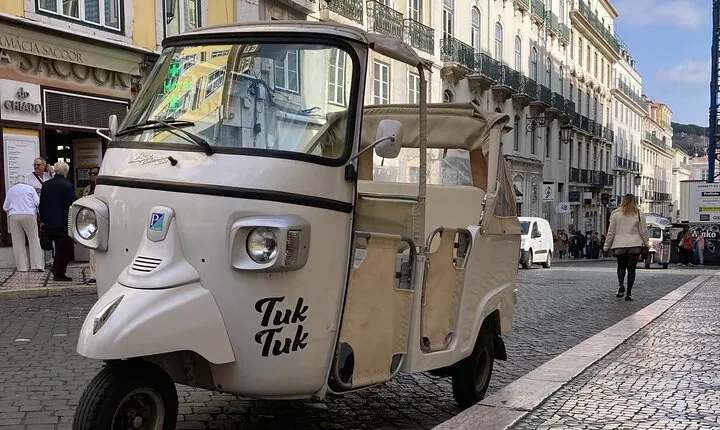 Tuktuk adventure through Lisbon