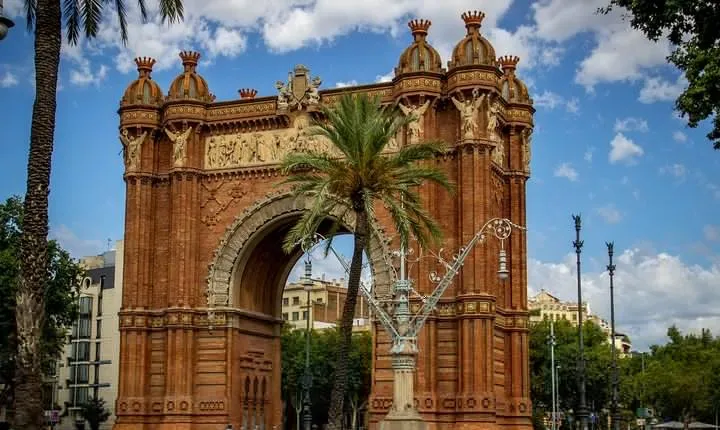 Barcelona Highlights Small Group Tour with Hotel Pick Up