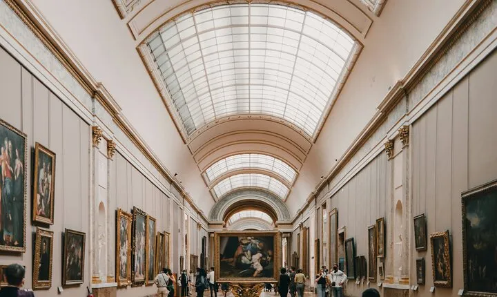 Louvre Art and Mysteries: Guided Experience for 6-people Max
