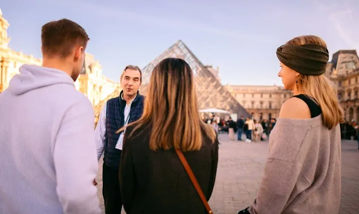 Paris: Highlights of the Louvre Private Tour with Mona Lisa