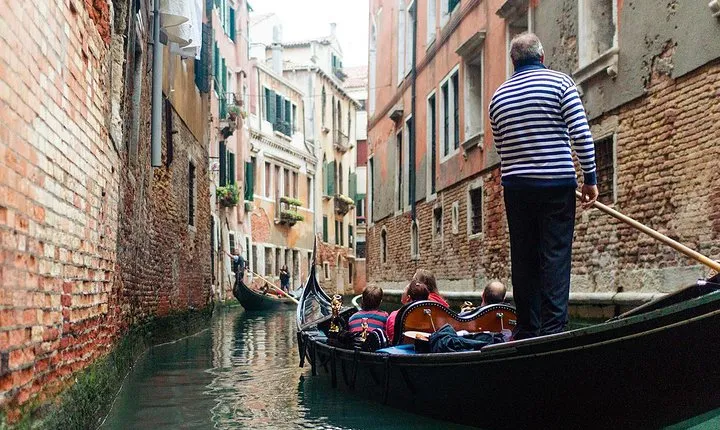 Welcome to Venice Small Group Tour: Basilica San Marco & Gondola