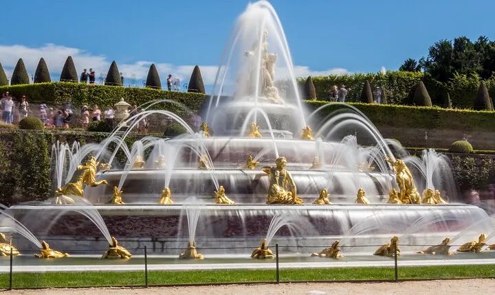From Paris: Versailles Palace Live Tour with Gardens Access