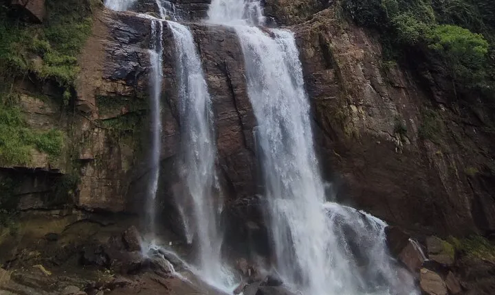 Half-Day Private Trip to Waterfalls and Tea Factory