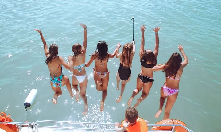 Private Beach Tour on a Luxury Sailing Boat in Lisbon
