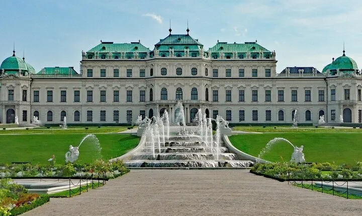 Vienna 2.5-hour Tour with Belvedere Palace & Gardens