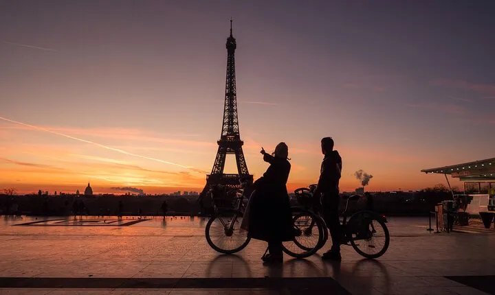 Sunrise Biking Tour: Paris Before the Crowds