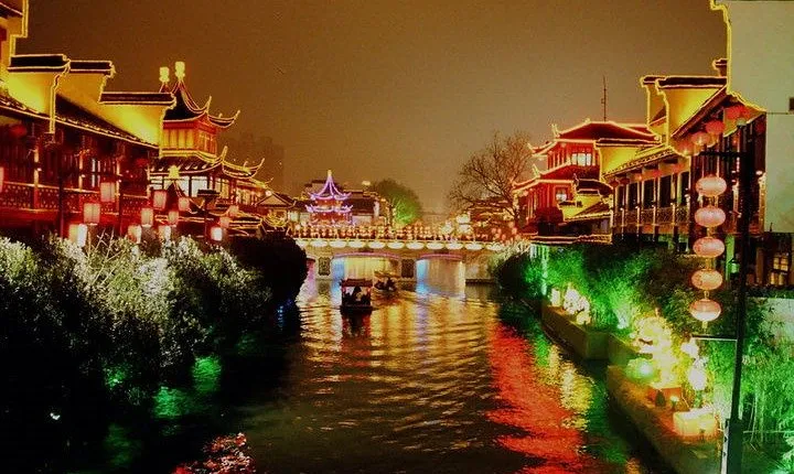 Nanjing Night River Cruise Tour with Halal Style Dining Experience