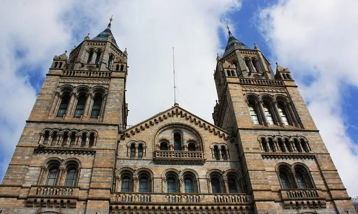 London Natural History Museum Private Tour for Kids & Families