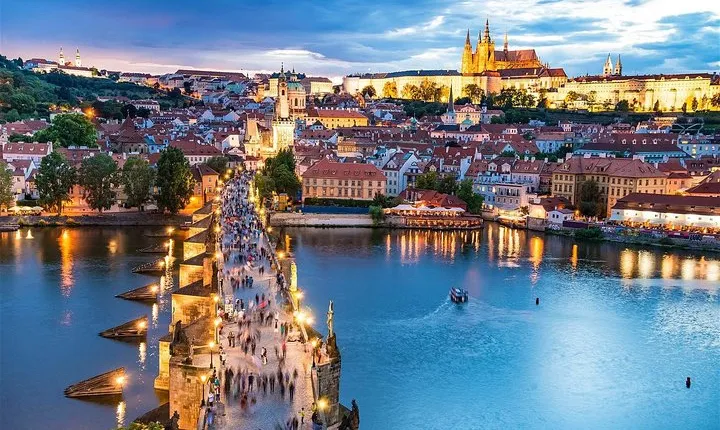 Budapest-Prague private transfer with a luxury van