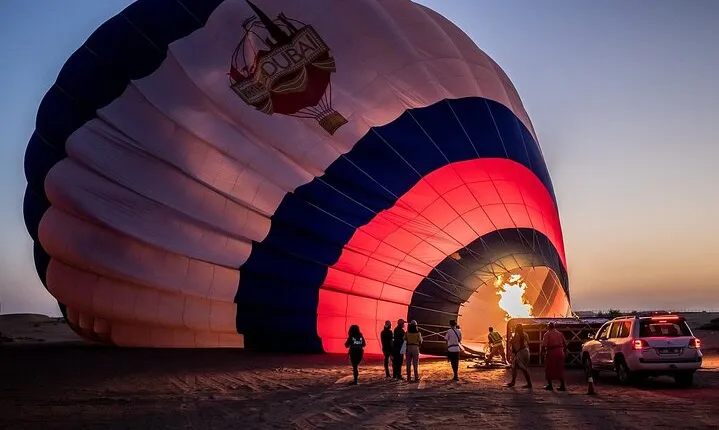 Enjoy Hot Air Balloon Ride, Vintage Land Rover Ride & Breakfast and Falcon Show