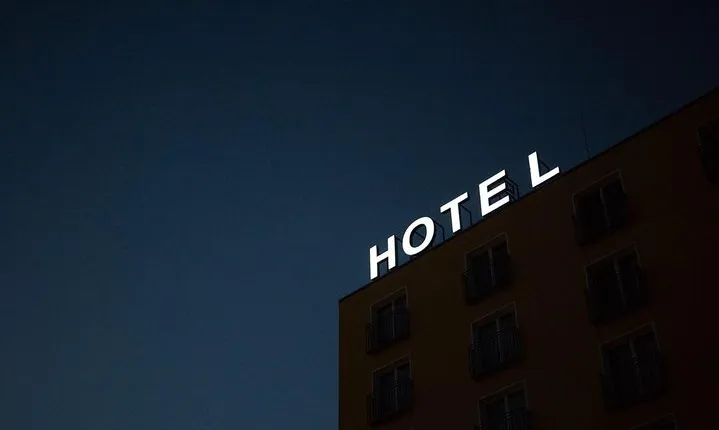 Private Belfast Departure transfer-Belfast Hotel to Belfast Int Airport