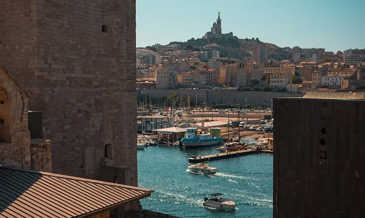 Marseille Old Town Exploration Game and Tour