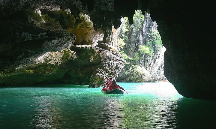 Sunrise Hong Island & Cave by Canoe with Lunch