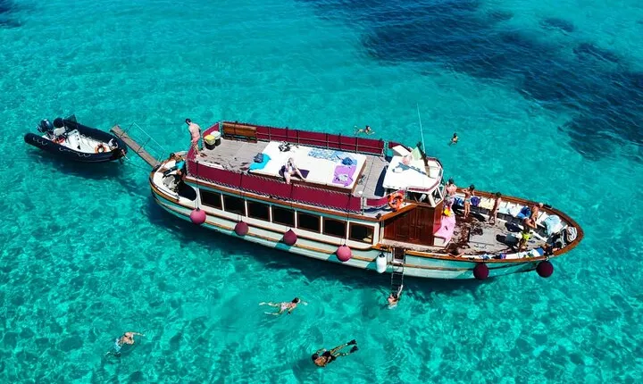 7-Hour Motorboat Tour of La Maddalena Archipelago