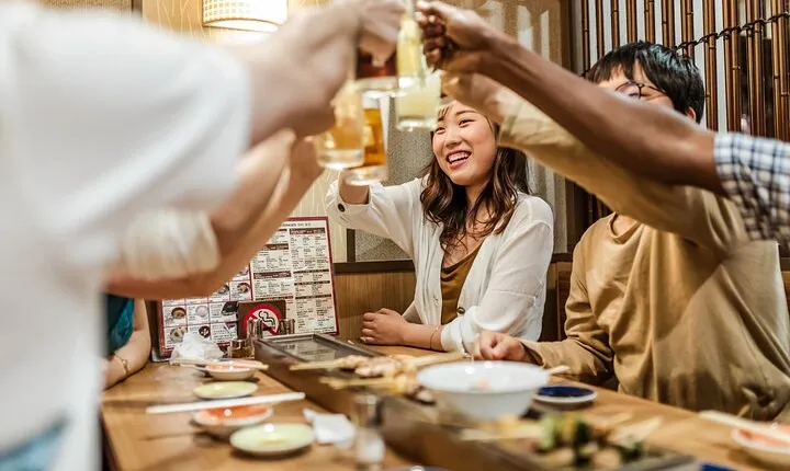 Kyoto Private and Personalized Night Tour with Local with Drinks