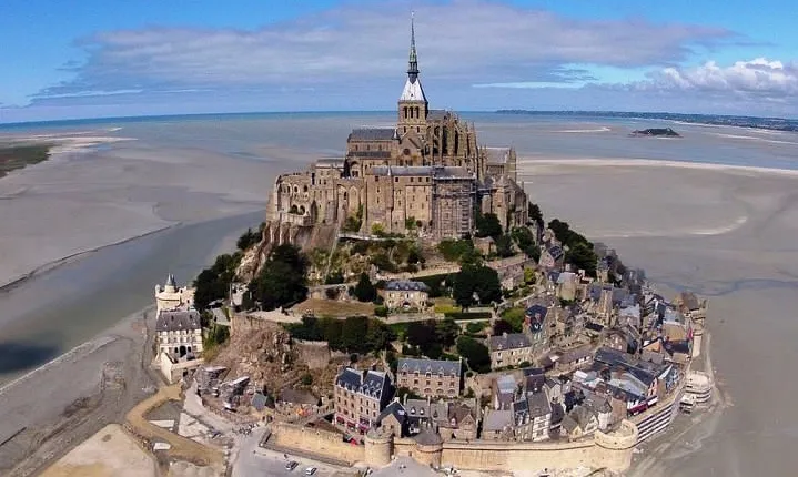 Best Private 12 hs tour to Mt. Saint Michel from Paris Hotel