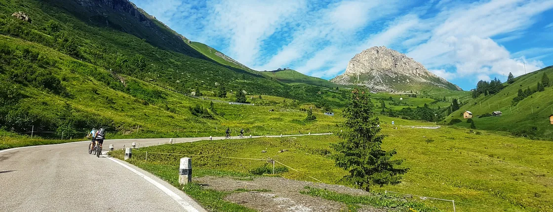 Cycling tour among the Dolomites from Calalzo to Cortina