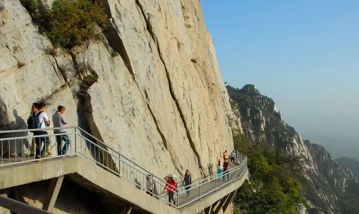 Luoyang Private Tour to Shaolin Temple and Sanhuang Village Scenic with Cable Car Ride