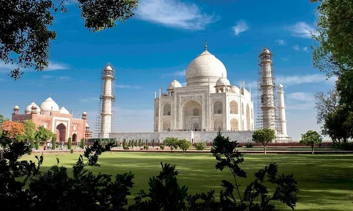 Enchanting Taj Mahal Same Day Tour by Gatiman Train From Delhi