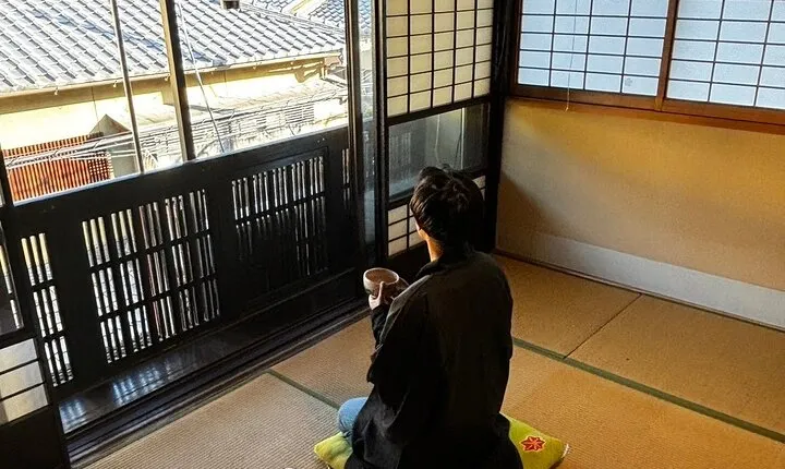 160 year old Building Tour with Matcha and Kimono