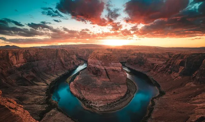 Under the Sky of the Great West Antelope Canyon and Horseshoe Bend