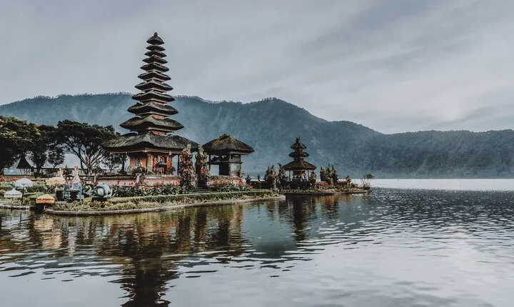 Bedugul Tour, Tanah Lot Temple with Kecak Show & Sea Food Dinner by Ocean View