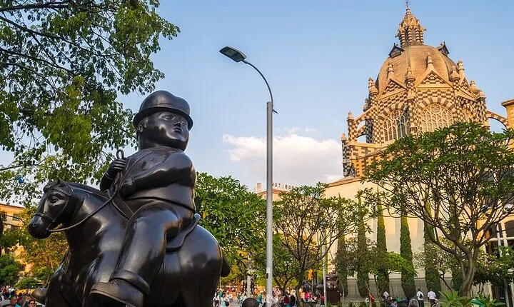 Medellin City Tour with Plaza de Botero and Antioquia Museum