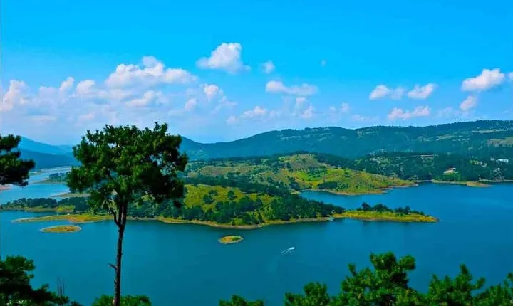 2 Days Tour in Shillong and Cherrapunjee with Hotel Room