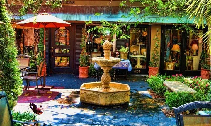 Peacocks, Presidents and Puzzles - The Winter Park Walking Tour