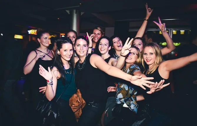 Pub and Club Party Night Tour in Hamburg