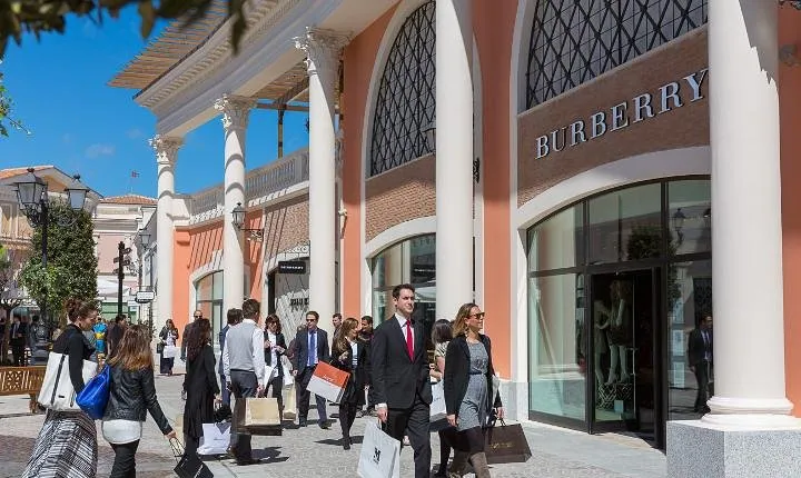 Rome: Castel Romano Outlet Shopping, Private Day Tour
