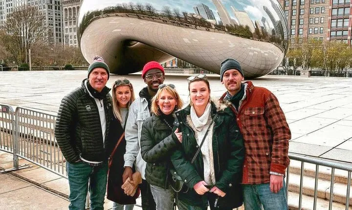 Chicago Highlights Walking Tour with Free Bike or Kayak Rental