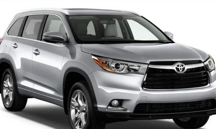 Airport Transfers From Airport to Hotels in Ho Chi Minh City 7 seat Car
