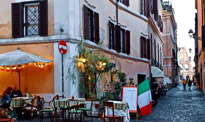 Wine Tasting Tour in Rome around Rione Monti