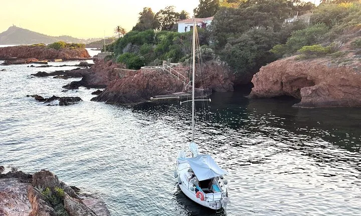 Private sailing excursion & Provencal picnic