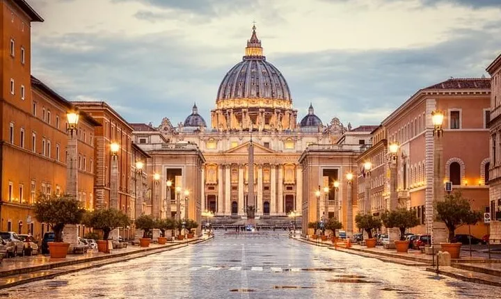 St Peter's Basilica Underground Tour with Dome Climb