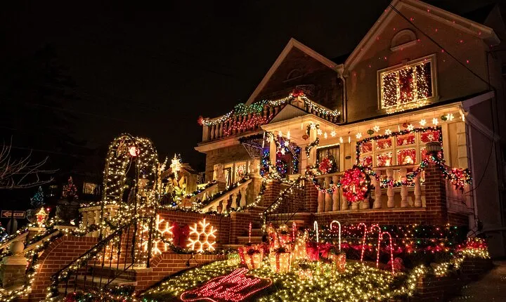 Dyker Heights Holiday Lights Tour Christmas Magic in NYC