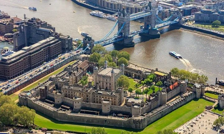 South Bank (London Bridge) Walking Tour & Enter The Tower of London
